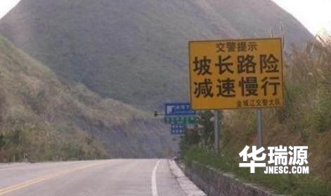 自动挡汽车下坡挂D档可以么?耗油伤车真伤不起