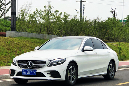 南京二手奔驰C级 2019款 改款 C 260 L 运动轿车